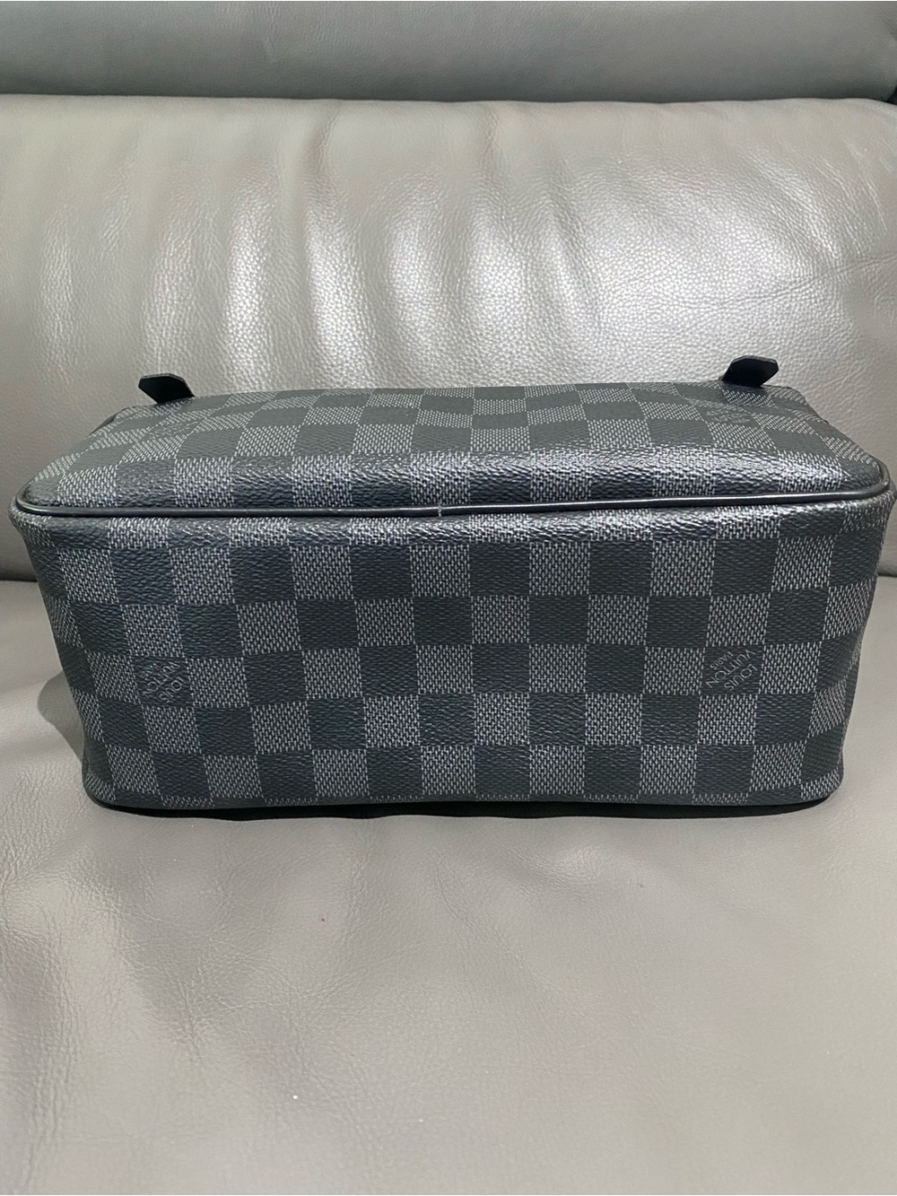 Luis Vuitton Checkered Gray Travel Toiletry Bag unisex - Picture 4 of 9